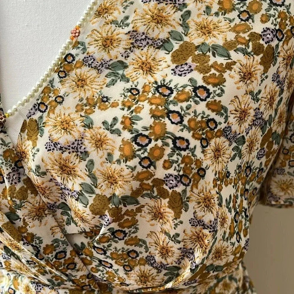 [XS]ASTR The Label Floral Ruched SS Summer Mini Dress - Picture 5 of 15